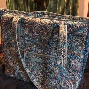 Vera Bradley Vera bag w/free cosmetic bag
